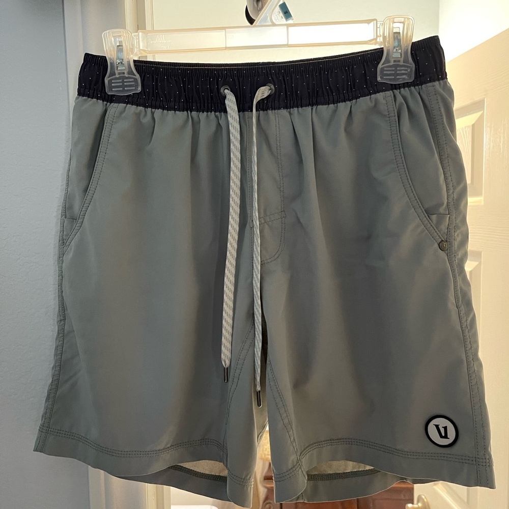 Vuori Kore shorts. Size M. With liner. Light green color. Great shape
